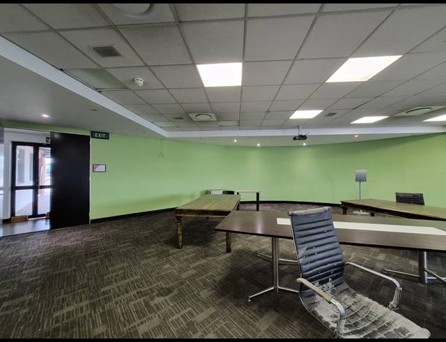 105M² OFFICE TO LET IN SUNNINGHILL